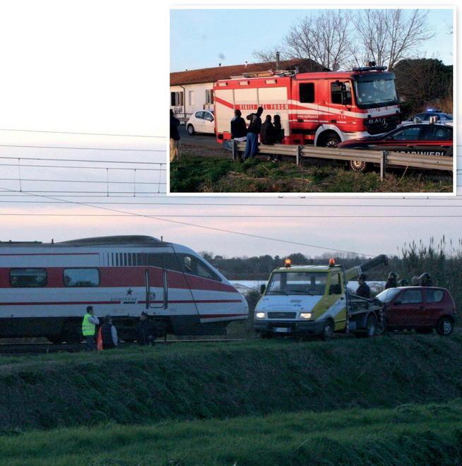 Con l’auto sui binari, paura al Tripesce 