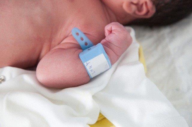 Un diritto dare ai figli il cognome della madre 