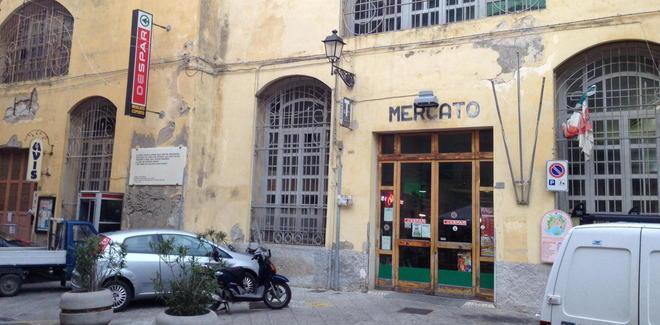 Niente più spesa nel centro storico privo di botteghe 
