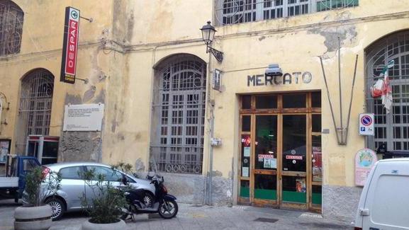 Niente più spesa nel centro storico privo di botteghe