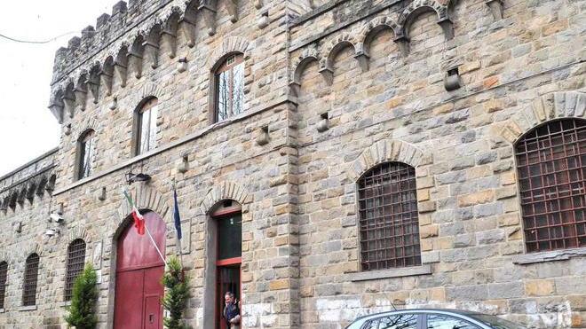 Tenta di impiccarsi in carcere commerciante di 34 anni