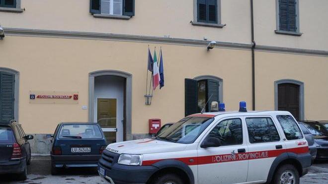 Guida contromano in viale Carlo Del Prete
