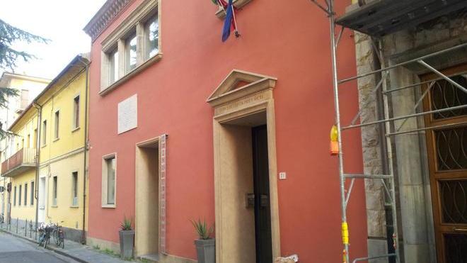 Domus Mazziniana con le porte chiuse: manca il personale