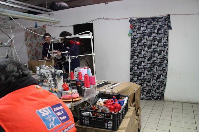 Sequestrati altri tre capannoni dormitorio - Le foto