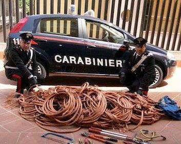 Sorpreso a rubare cavi di rame, arrestato 