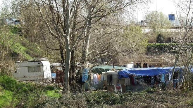 Controlli in due campi rom abusivi