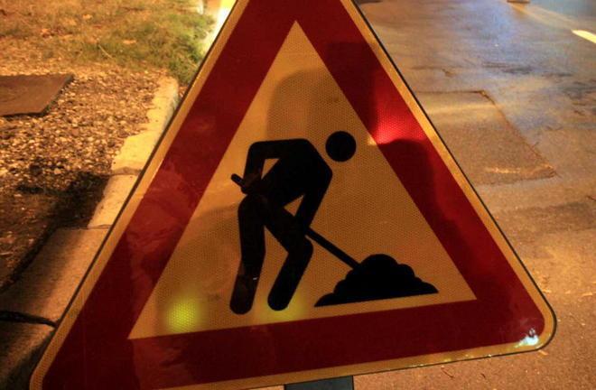 Operai al lavoro per i danni del maltempo