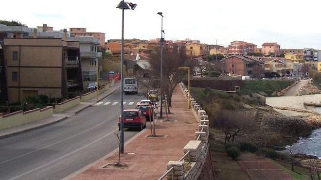 Folgorato mentre ruba cavi di rame sul lungomare, un morto a Porto Torres 