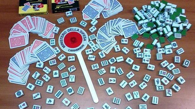 I carabinieri scoprono una bisca clandestina cinese: 18 denunce