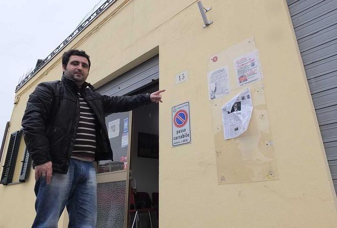 Vandalismi contro il circolo comunista 