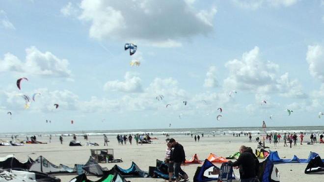 Rubano tavola da kitesurf e tentano di venderla su internet: denunciati
