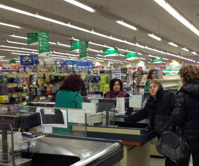 Chiude la Pam a casa 15 lavoratori del supermercato 