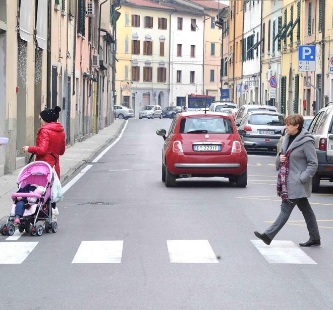 Guerra del Comune alle strade rattoppate 