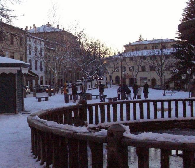 Raid nella notte in centro Svaligiati quattro negozi 