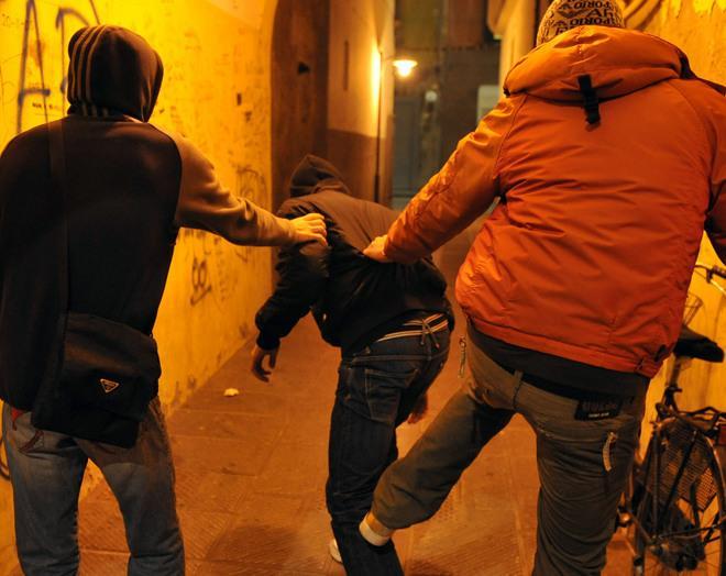Bullismo in una scuola di Empoli, quattro minorenni nei guai 