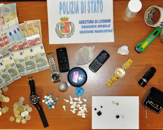 Spacciano ai giardini pubblici, arrestati due fratelli 