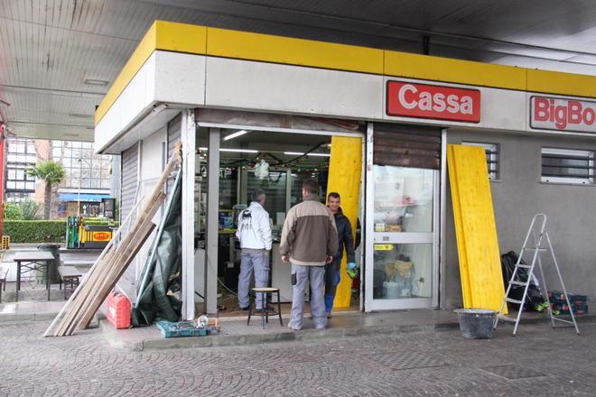 Nuovo assalto al benzinaio, ma stavolta i banditi fanno flop 