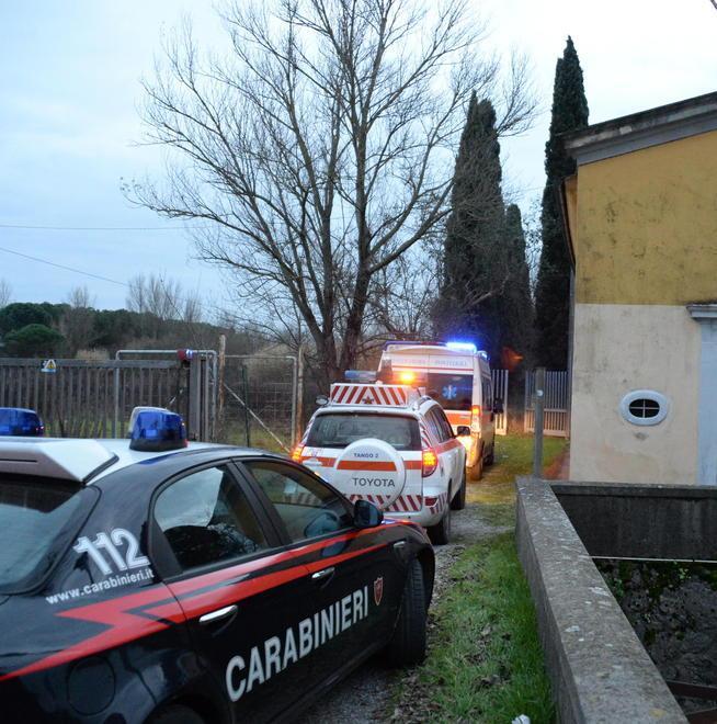Senzatetto trovato morto, dormiva su un materasso 
