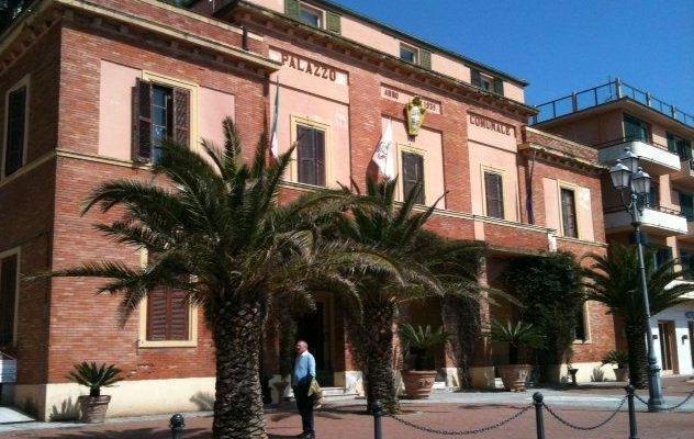 Ultima spiaggia per evitare il commissario 