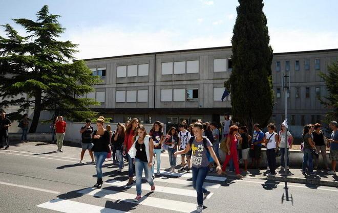 Scuola, rivolta del personale Ata «Demansionati e penalizzati»