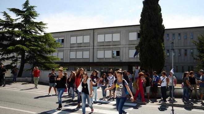 Scuola, rivolta del personale Ata «Demansionati e penalizzati»