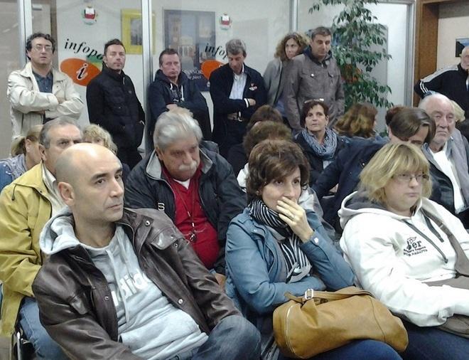 In strada contro l’antenna di Marlia 