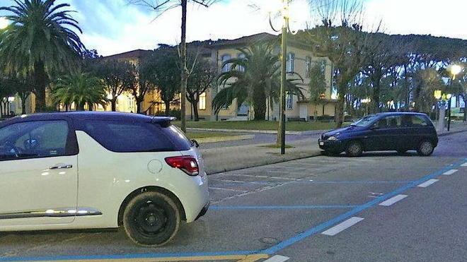 Nuovi stalli in via Solferino ma è polemica