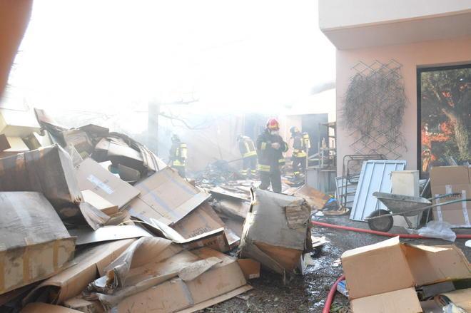Capannone industriale a fuoco a Santa Margherita 