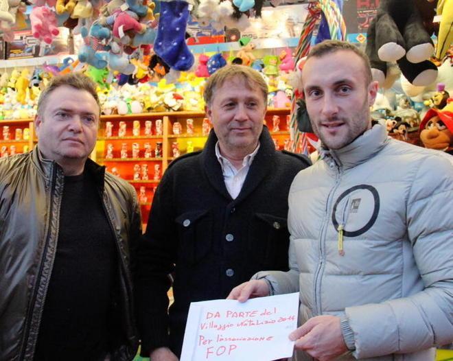 Il regalo del Villaggio Natalizio al capitano Luci 
