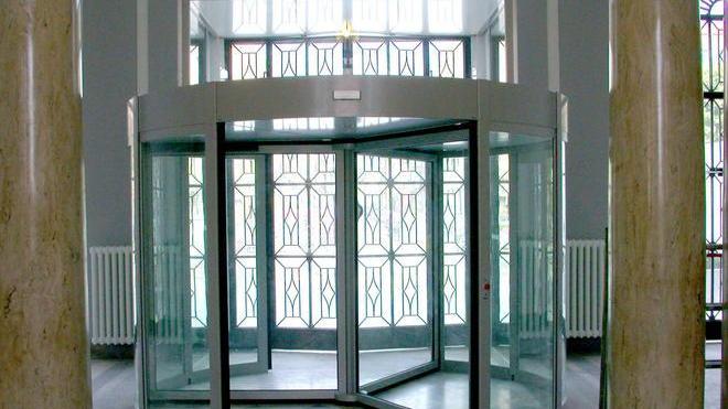 Scivola e cade in ospedale, l’Asl deve pagare 10mila euro