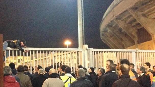 Cori, striscioni e offese Il tifo amaranto in rivolta