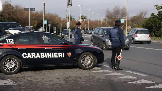 Sorpresi a rubare gli abiti dei poveri