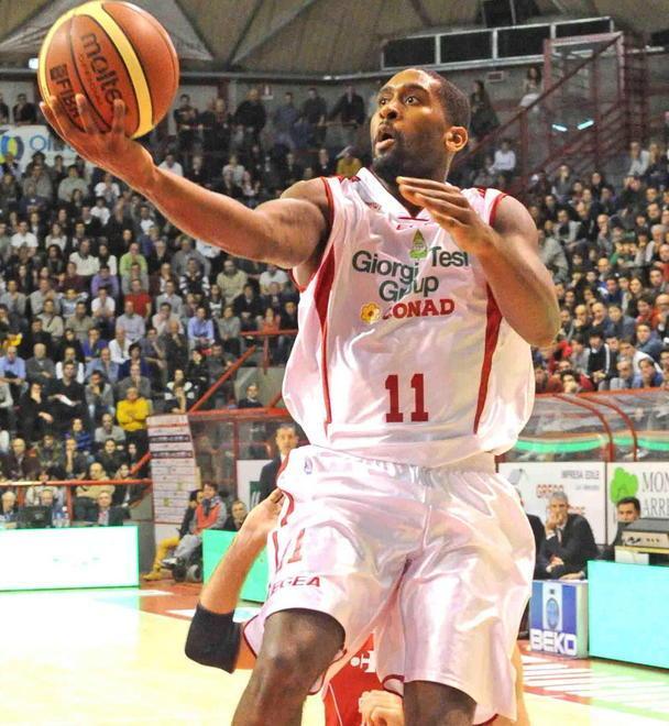 Match solido di Gibson Passo indietro per Deron 