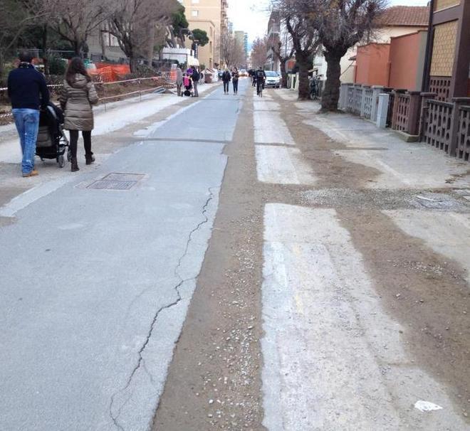 Passeggiata tra i lavori «Quella strada va chiusa»