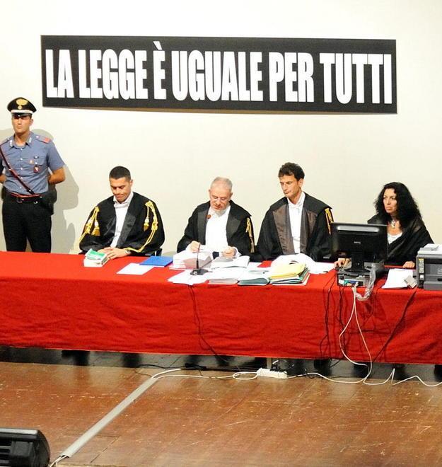 Udienza da rinviare, corteo e sit-in «Costa abbandona di nuovo i naufraghi»