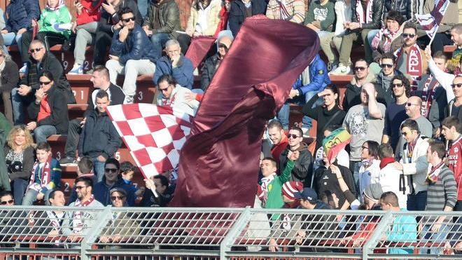 Il Pontedera si sveglia tardi: solo pari