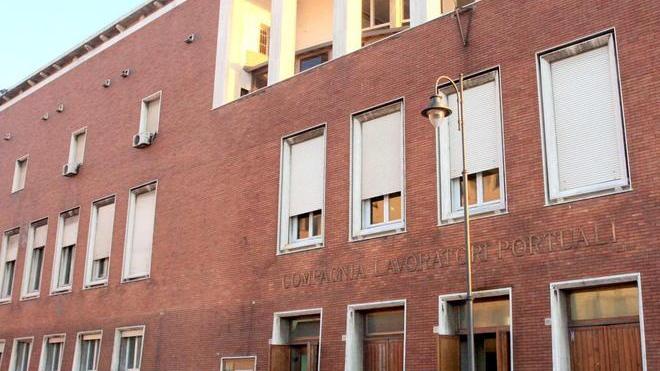 Portuali, alleanza con la maxi-coop di Firenze