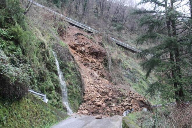 Frana in montagna, isolate le frazioni di Casette e Caglieglia 