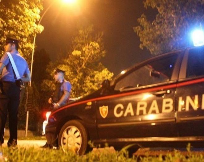 Ladri traditi dalle scarpe bagnate 