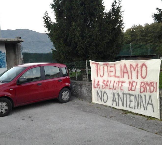 Sit in e corteo a Marlia per dire no all’antenna 