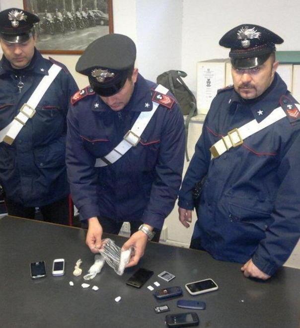 Droga e furti in auto: tre stranieri in cella Ritirate 5 patenti