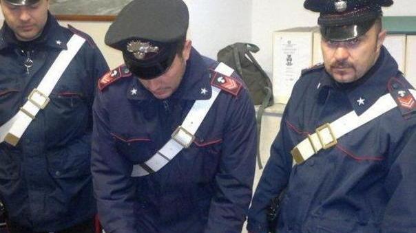 Droga e furti in auto: tre stranieri in cella Ritirate 5 patenti