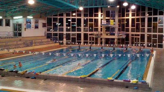 Bollette alte, utenti in calo La piscina in cattive acque