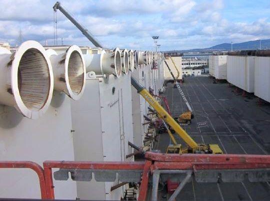 Costa Concordia, i cassoni arrivati sulle banchine Unicoop 