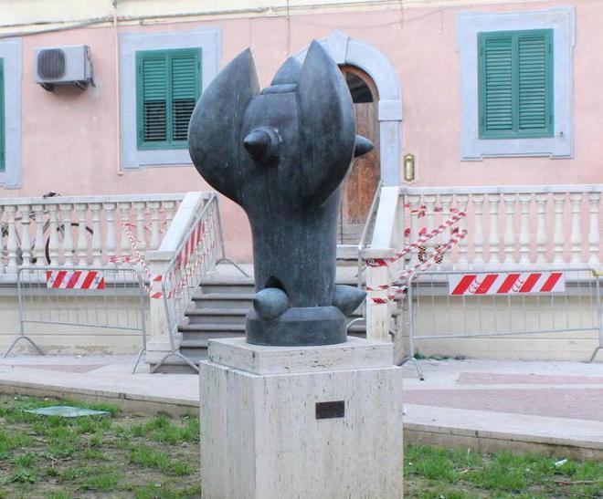 Raid vandalico in piazza Caproni «Più sorveglianza» 