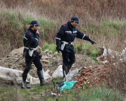 Discarica abusiva di rifiuti medici a Salviano 2, i vigili urbani effettuano prelievi 