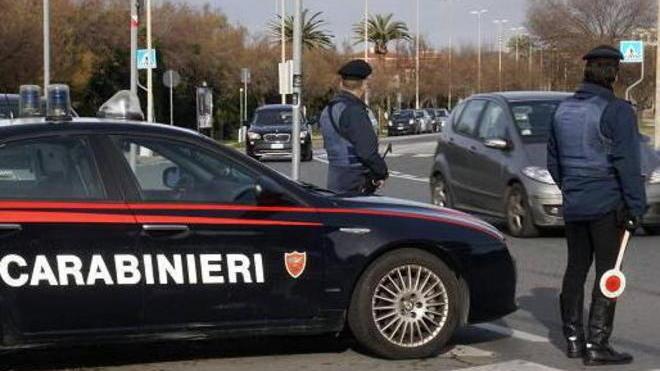 Giovane incinta aggredita a colpi di stampella per motivi di viabilità