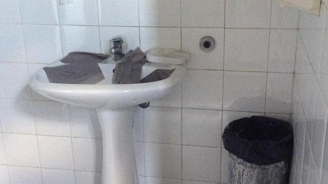 Vandali in azione nei bagni pubblici del Parco del Bargo a Poggio a Caiano