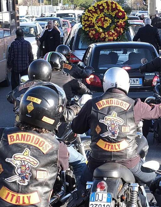 Centauri sfilano in moto per l’addio al “sergente” 