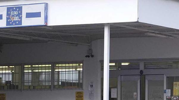 Minimarket rapinato da un bandito solitario
